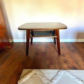 20世纪中期托盘桌/边桌，带置物架。德国制造，精工细作，约1940-50年代。