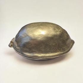 中世纪黄铜实心胡桃夹子“Noce”，造型为胡桃。 意大利制造于1940年代至1960年代之间。