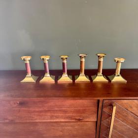 70年代复古黄铜烛台，部分带有深色染色木质中心装饰。 适用于蜡烛和茶蜡。