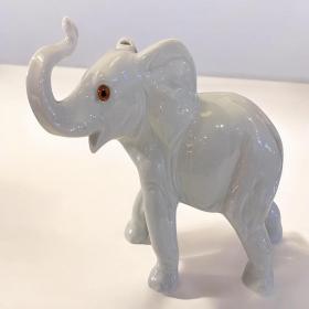 大象造型除烟器/香薰灯，约1960年代，也可作为普通大象灯使用