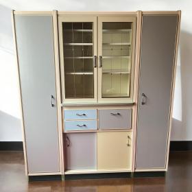 瑞典皇家委员会 20 世纪 60 年代复古厨房餐具柜。适合任何摇滚厨房。