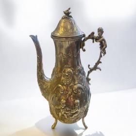 巴洛克风格咖啡壶，由实心 800 银制成，有印记，约 1900-1920 年，婴儿诞生纪念壶