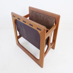 Aksel Kjersgaard 为 Salin Mobler 设计的柚木杂志架