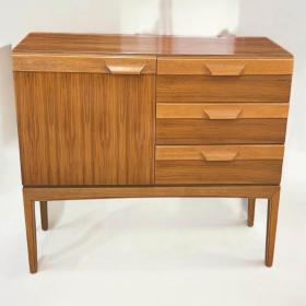 Palette Möbelwerke Wernau - 德国 Mid Century 边柜，1972 年制造。背面带有交付收据和品牌标签。