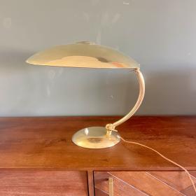 E. Hillebrand 包豪斯风格书桌灯，型号 7164，约1930年代。高亮抛光黄铜。