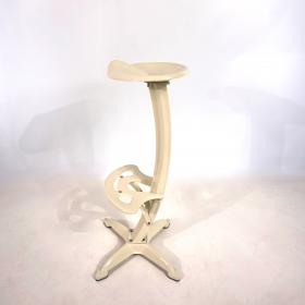 Yasu Sasamoto为Dulton Co.设计的莲花吧台椅，1990年代