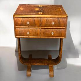 小装饰艺术风格控制台/茶几，来自 20 世纪 20 年代/30 年代。木匠制作，因此是那个时代的独一无二的家具。